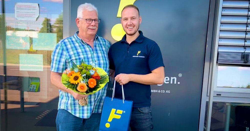 Wir feiern 10 Jahre Tomek und 5 Jahre Hans-Georg – Forstmann Transporte ist stolz auf euch!
